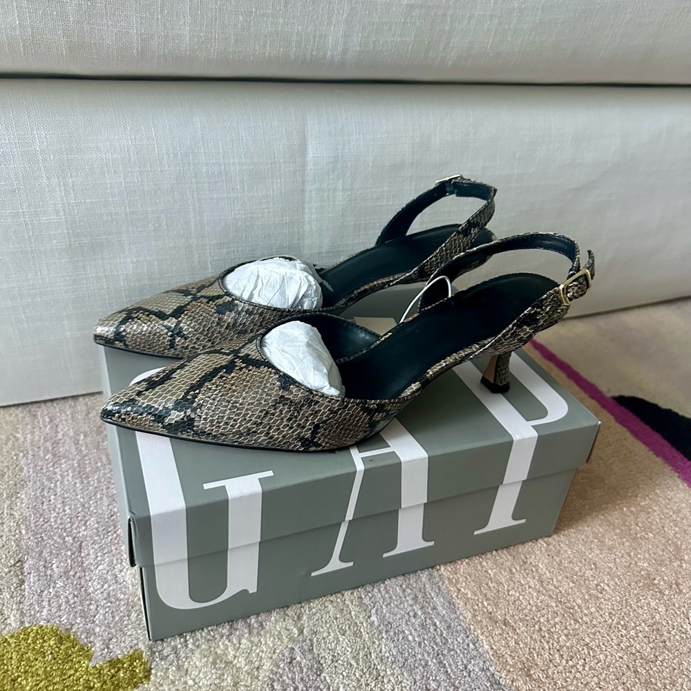 GAP Women's Snakeskin Slingback Kitten Heels - Size 8 Brand New never worn 🤎